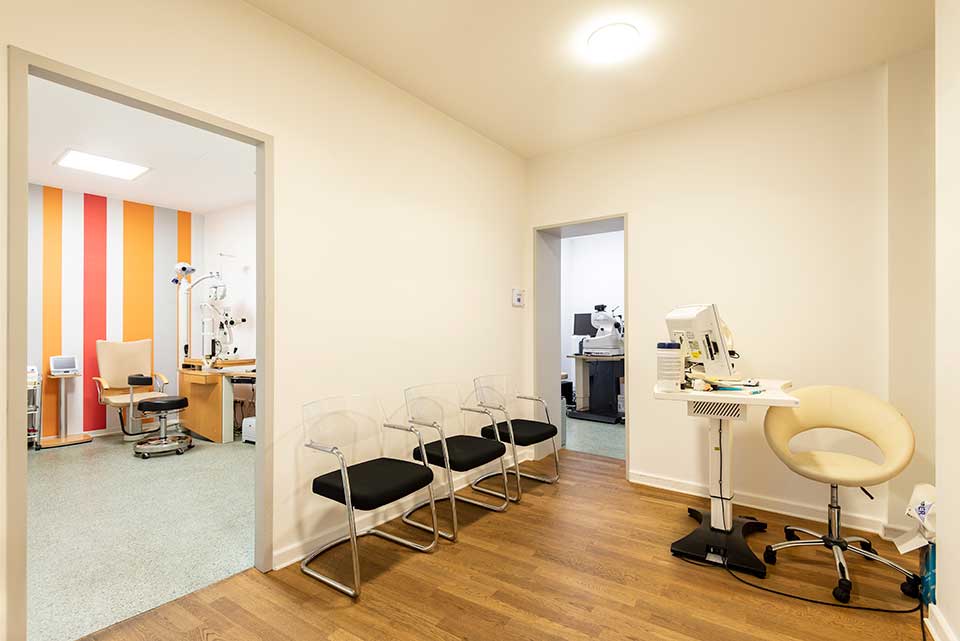 Räumlichkeiten zur Voruntersuchung und Ärztezimmer im Augenlaser-Zentrum in der Schönhauser Allee von Lasermed